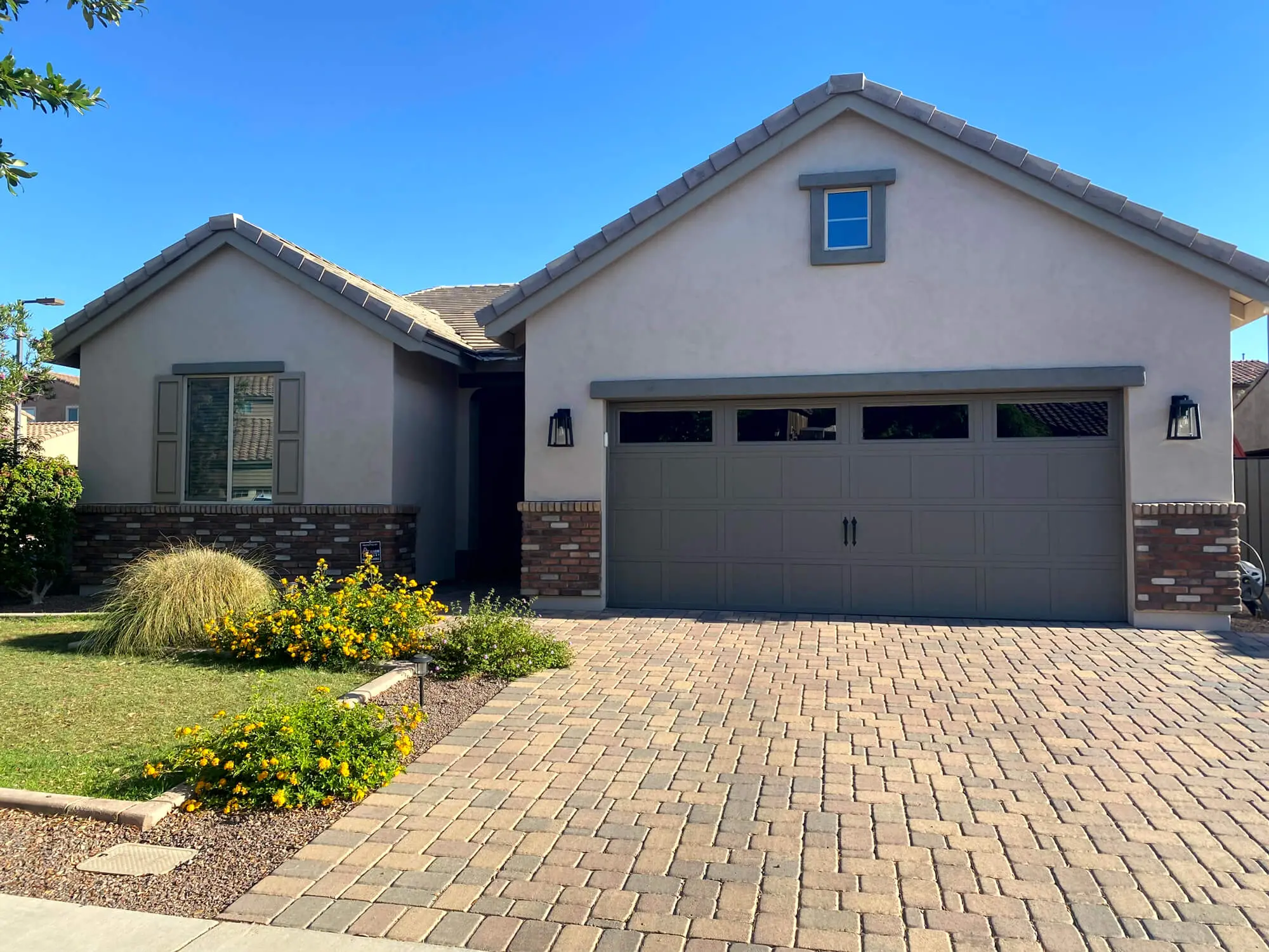 Freshly painted HOA community home completed by HOA painting contractors in Peoria, AZ, featuring durable exterior finishes and consistent color standards