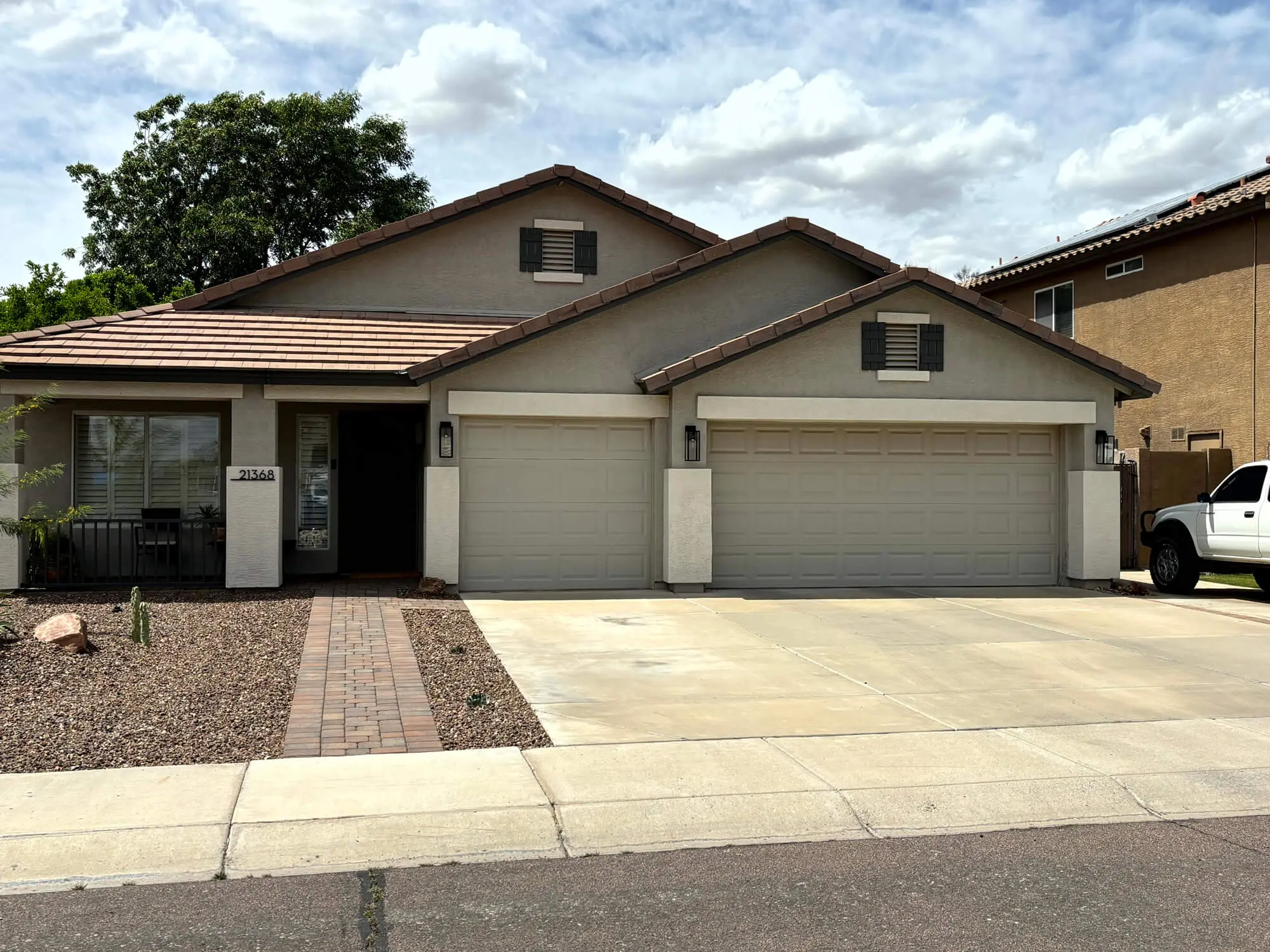Modern Arizona residence showcasing a professional exterior stucco and trim paint project by Butcher's Custom Painting.