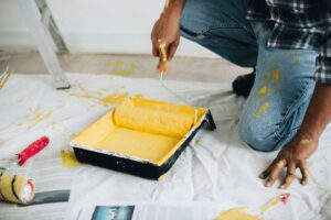 guy using a tellow paint